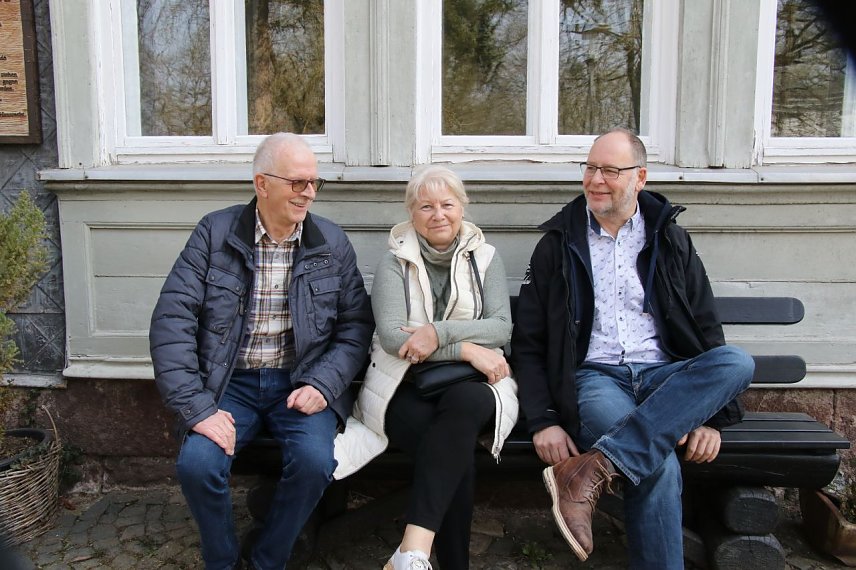 Bild: v.l.: Jochen Einenckel, Hannelore Haase und Tom Landsiedel