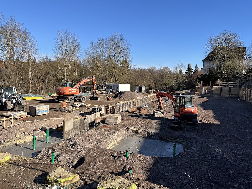 Bild: Die Bauarbeiten f&uuml;r den Neubau der Turnhalle in der Talstrasse gehen voran