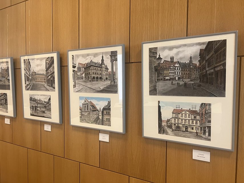 Bild: Ausstellung mit Bildern von Frank Schmidt