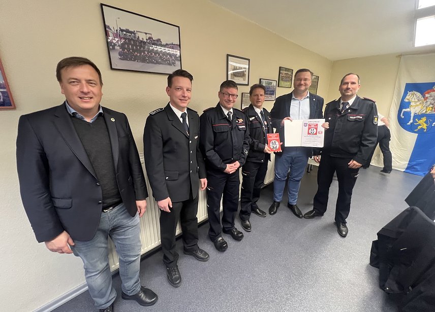 Bild: Jahreshauptversammlung bei der Feuerwehr Greu&szlig;en