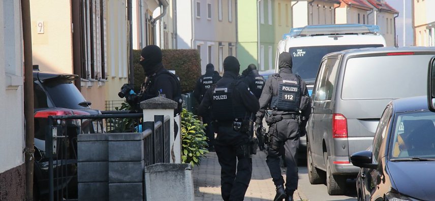 Bild: Hausdurchsuchung in der Fichtestra&szlig;e in Nordhausen