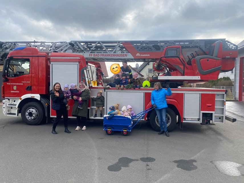 Bild: Kindervilla Kinder auf Feuerwehrentdeckungstour