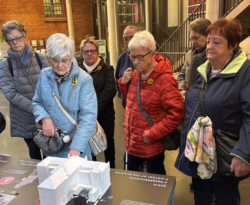 Bild: Auf den Spuren der Geschichte in Erfurt in Gedenk- und Bildungsst&auml;tte (Andreasstr. 37a)