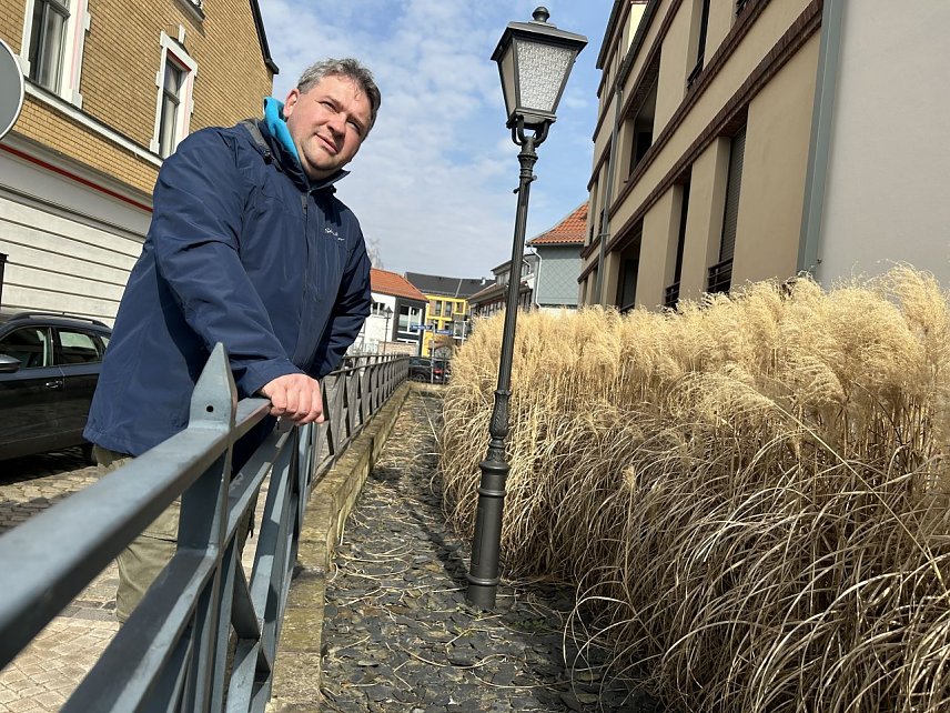 Bild: Thomas M&uuml;ller begibt sich auf Spurensuche entlang des alten M&uuml;hlgrabens