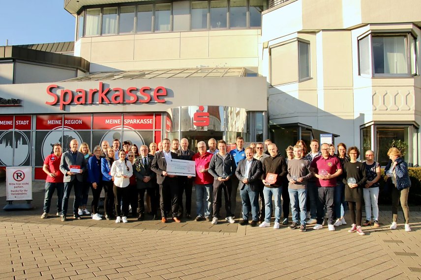 Bild: &Uuml;ber 7.000 Stimmen, 73 Vereine und 30 "Gewinner" - die Vereinisinitiative der Kreissparkasse 2024/25 war ein voller Erfolg