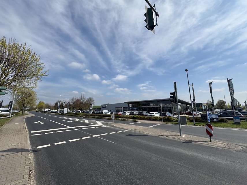 Bild: Die Bielener Stra&szlig;e wurde mit einer Asphaltdecke versehen