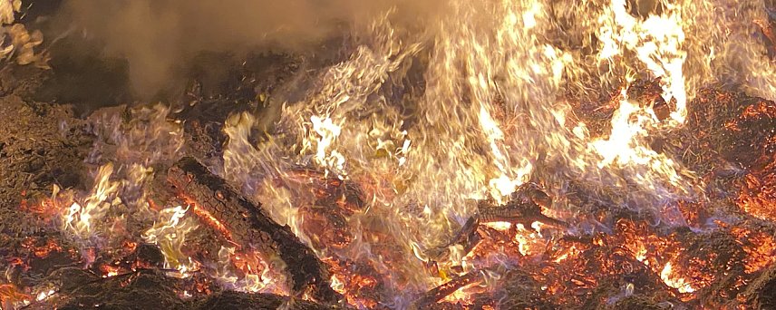 Bild: Feuer in Herreden am Gr&uuml;ndonnerstag
