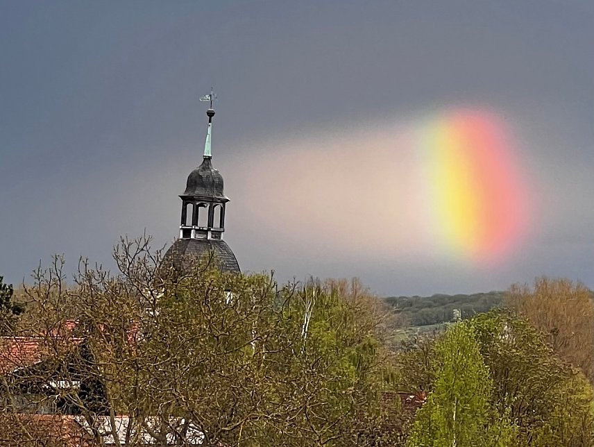Bild: Kirchturmspitze in Sundhausen. 