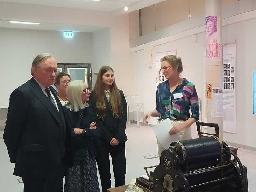 Bild: Ehemaliger US-Botschafter James D. Bindenagel besucht das Nordh&auml;user Museum