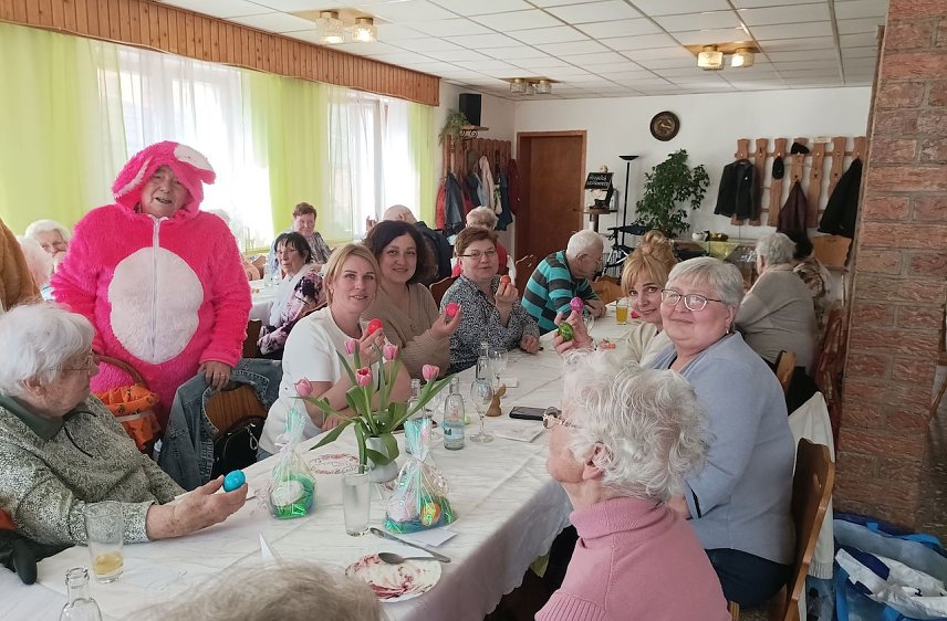 Bild: Osterhase besuchte die Mitglieder des WB4 im Handwerkerst&uuml;bchen