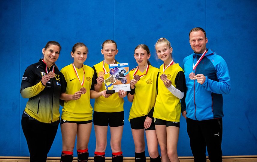 Bild: Erfolg im Volleyball-Krimi - die Humboldt-Sportlerinnen brachten es zu Bronze