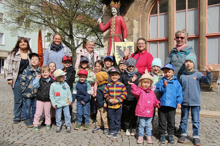 Bild: Spannende Geschichten aus der Nordh&auml;user Vergangenheit h&ouml;rten die Kinder des Petersdorfer Kindergartens vergangenen Mittwoch