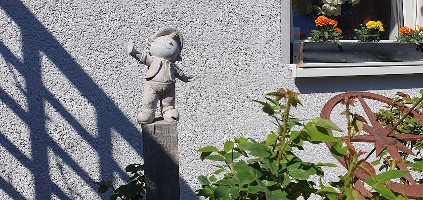Bild: Vorgarten im Fr&uuml;hling (1)