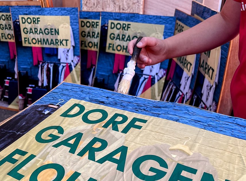 Bild: Die Plakate f&uuml;r den Garagenflohmarkt in Niedersachswerfen und Harzungen erhielten im vergangenen Jahr ein Update.