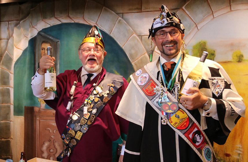 Bild: Machten sich besonders um die Wiederauferstehung der Schlaraffen in Nordhausen verdient: Ritter Doppelkorn von der Kyffh&auml;userburg und Ritter A-capella 