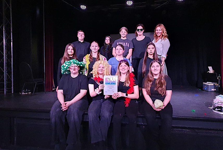 Bild: Theatergruppe aus der Niedersachwerfener Regelschule