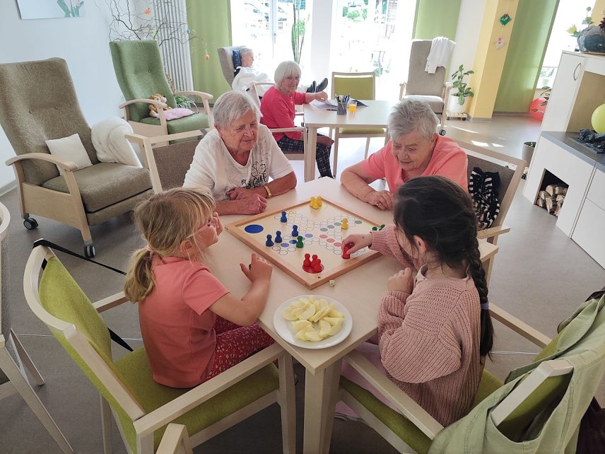 Bild: Kooperation Kindertageseinrichtung Kleine Sp&uuml;rnasen � Caritas Altenpflegezentrum St. Josefshaus