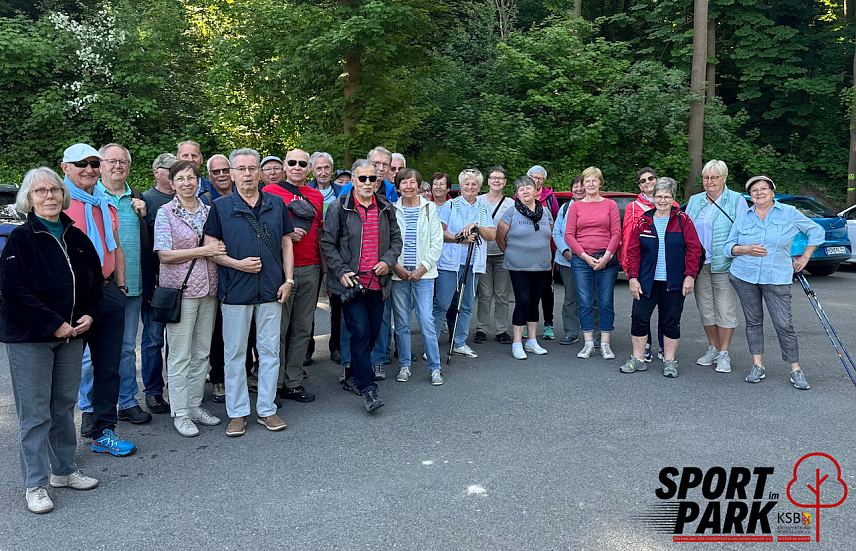 Bild: Wandernde Senioren 