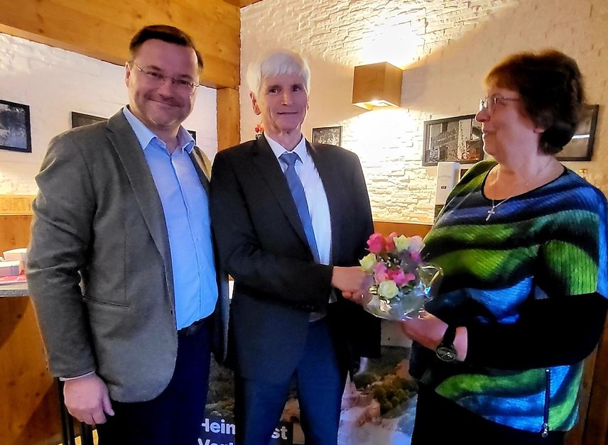 Bild: v.li.n.re. Landtagsabgeordneter Stefan Schard, Johannes Selle, Karla Kreyer