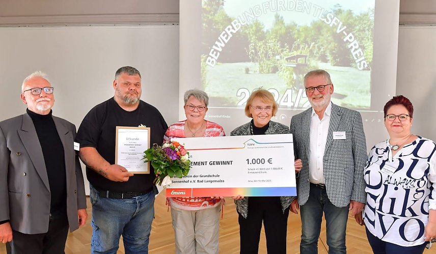 Bild: Der F&ouml;rderverein der Grundschule "Sonnenhof" erh&auml;lt f&uuml;r sein Arboretum-Projekt einen landesweiten Preis