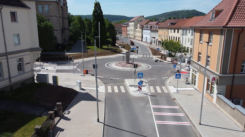 Bild: Der 26-Meter-gro&szlig;e Kreisverkehr in Sondershausen ist samt aller Nebenanlagen fertiggestellt