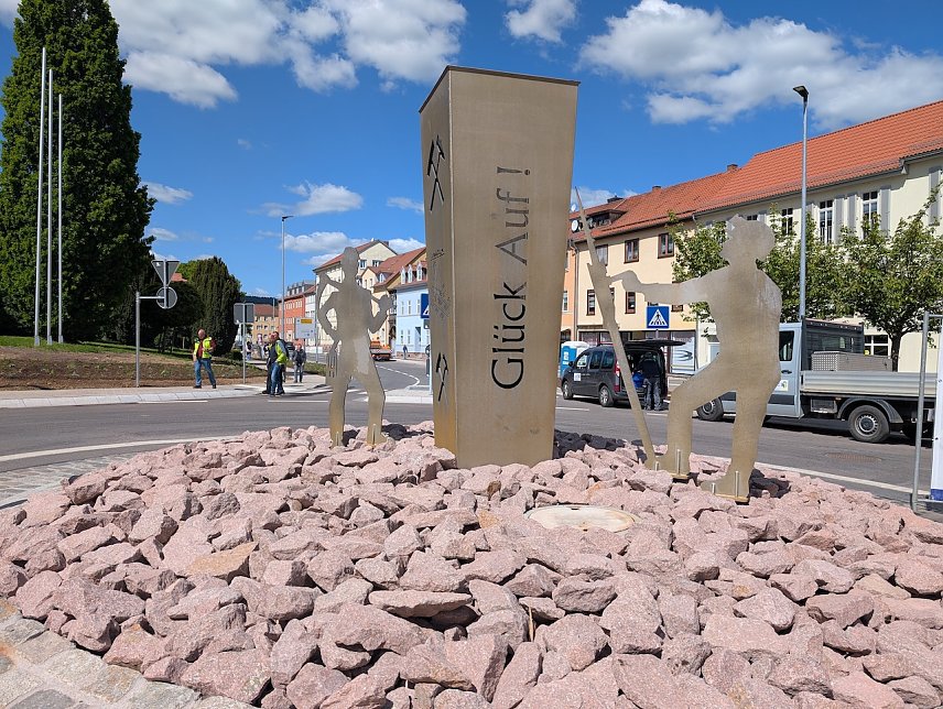 Bild: Die Gestaltung der Kreisverkehrsinsel ist der Bergbautradition in Sondershausen gewidmet.