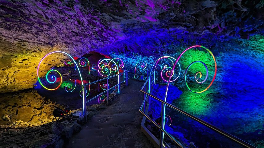 Bild: WORLD OF LIGHTS in der Barbarossah&ouml;hle