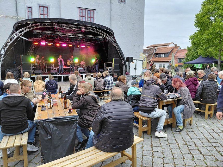 Bild: Gem&uuml;tliche Atmosph&auml;re beim Schlosshof Festival in Bad Langensalza