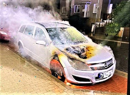 Bild: Angez&uuml;ndetes Auto in Bleicherode