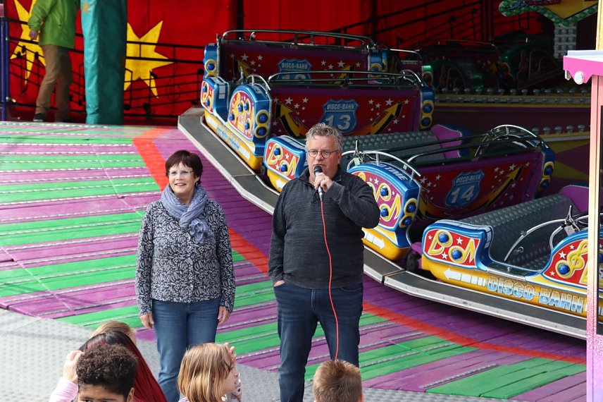 Bild: Hildegard Seidel und Frank Fischer er&ouml;ffneten den Jahrmarkt heute mit dem Inklusionstag