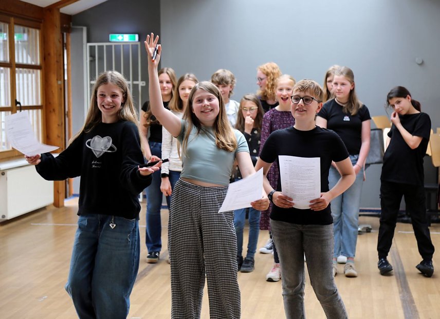 Bild: Der Theaterclub Junior hat am 1. Juni mit "Hexen, Helden, Happy End?" Premiere