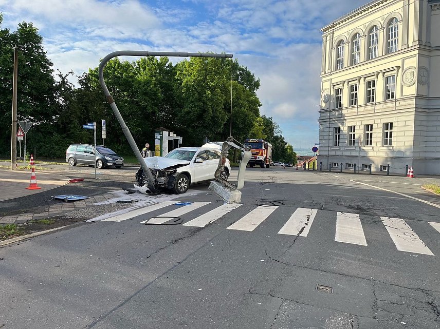 Bild: Schwerer Unfall am Taschenberg
