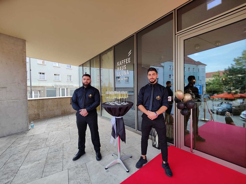 Bild: Erst im Juli 2022 er&ouml;ffnete das neue Caf&eacute; LOUNA neben der Stadtbibliothek
