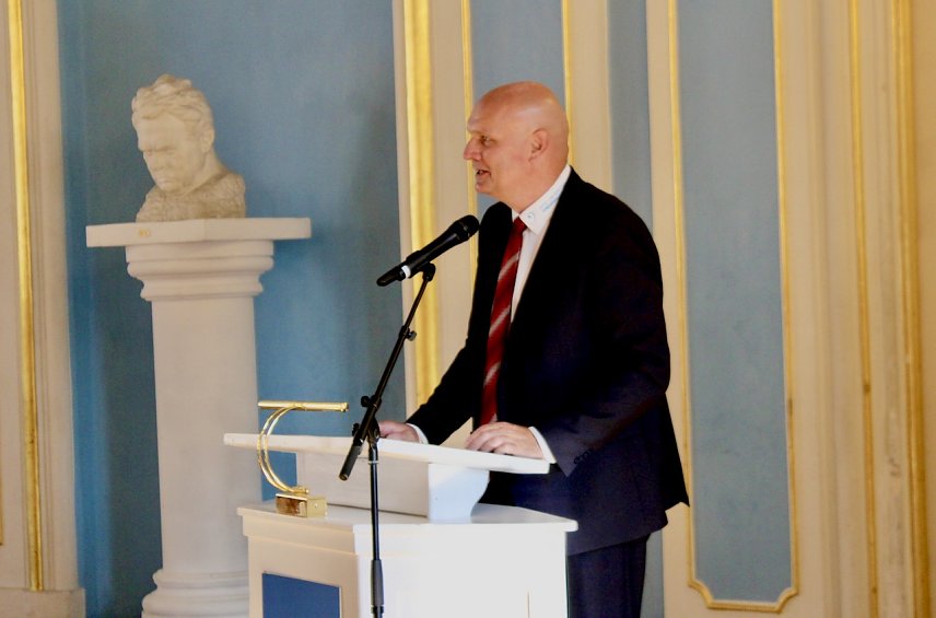 Bild: B&uuml;rgermeister von Sondershausen Steffen Grimm er&ouml;ffnet die Festwoche "900 Jahre Sondershausen"