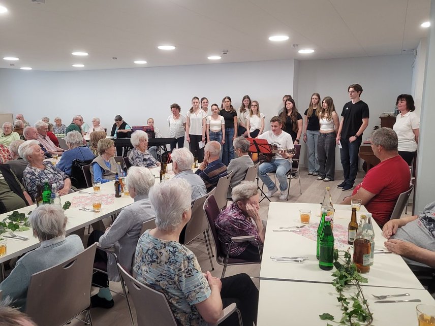 Bild: Geburtstagsgl&uuml;ckw&uuml;nsche und Besuch im Seniorenheim "Gl&uuml;ck Auf"