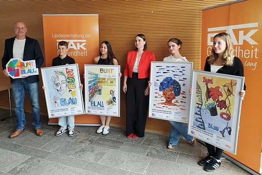 Bild:  v.li. DAK-Landeschef Marcus Kaiser, Moritz Gie&szlig;ler,Lena Pabst, Familienministerin Schenk, Kajsa Elena Gerstmann, Lea Riske