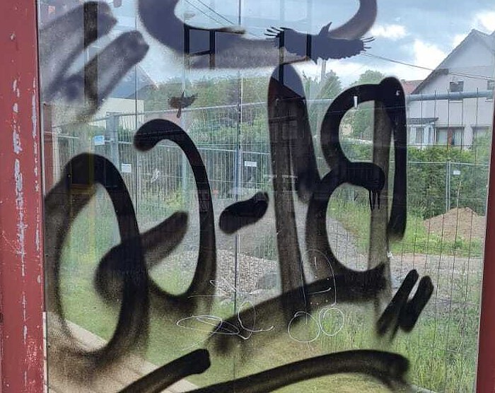Bild: Vandalismus Bushaltestelle Leimbach