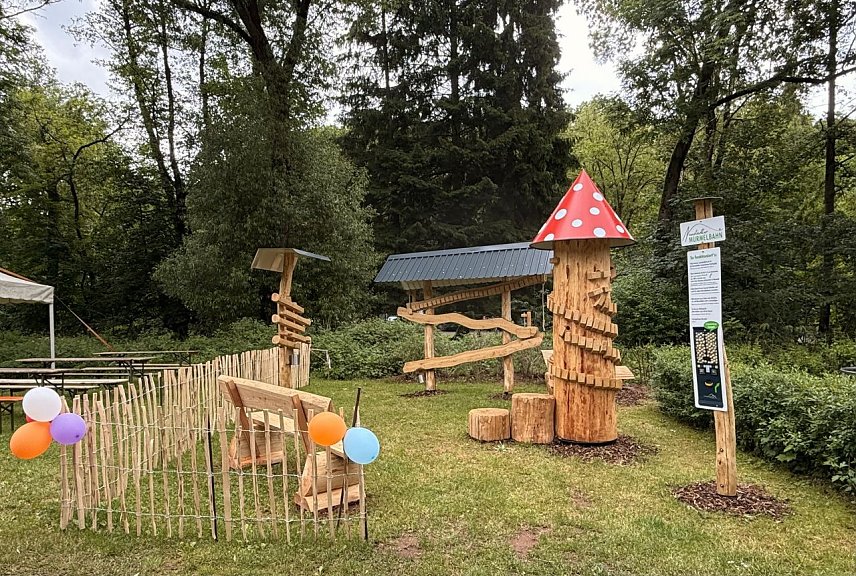 Bild: Kleine Kugeln, gro&szlig;er Spa&szlig; - in Neustadt gibt es jetzt eine schmucke Murmelbahn