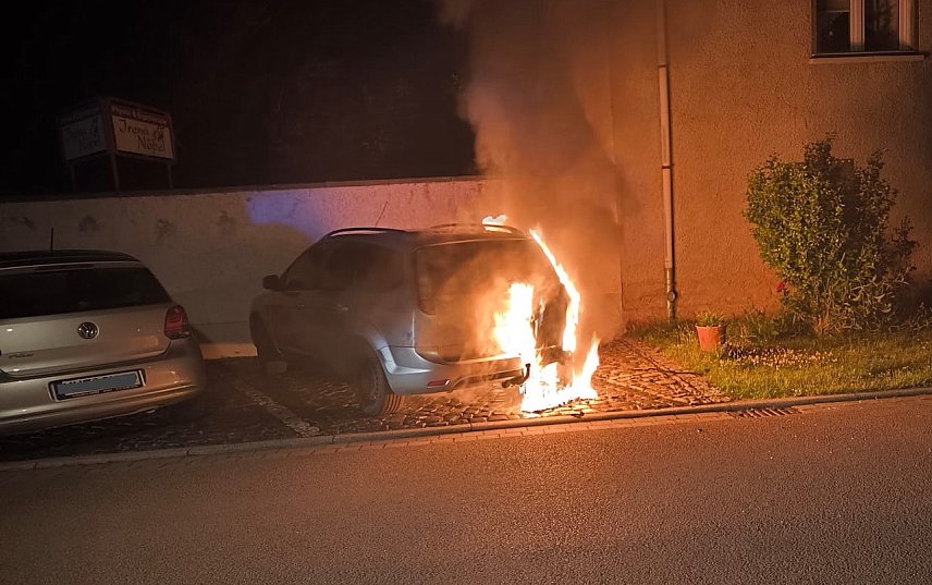 Bild: Brennender PKW in Heldrungen