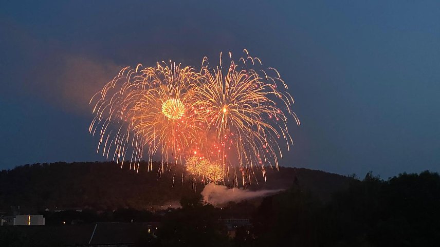 Bild: Mit einem spektakul&auml;ren H&ouml;henfeuerwerk ging die 900-Jahrfeier soeben zu Ende