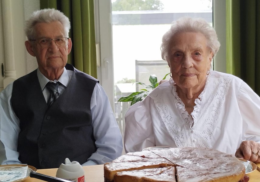 Bild: Allen Grund zu feiern haben heute Hans und Herta M&uuml;hl: sie sind auf den Tag genau 70 Jahre verheiratet
