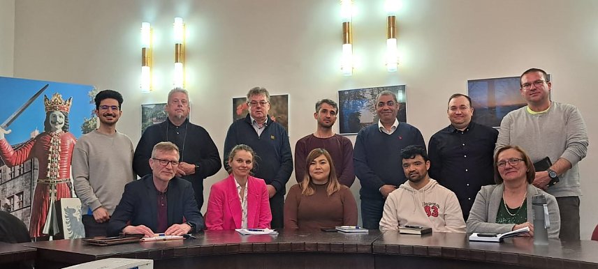 Bild: Integrationsbeirat diskutiert Arbeitsmarktintegration internationaler Studierender und Fachkr&auml;fte 