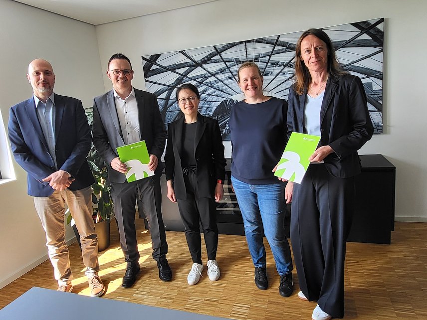 Bild: Unterzeichnung des Kooperationsvertrags zwischen der Funkwerk Systems GmbH K&ouml;lleda und der Hochschule Nordhausen