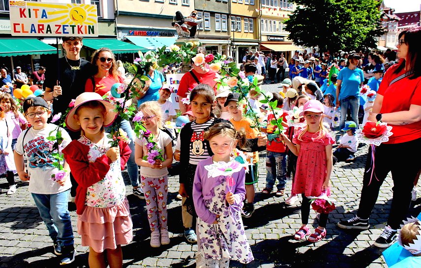 Bild: Kinderumzug zum Brunnenfest heute Vormittag
