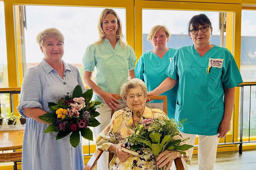 Bild: Gratulation zum 102. Geburtstag