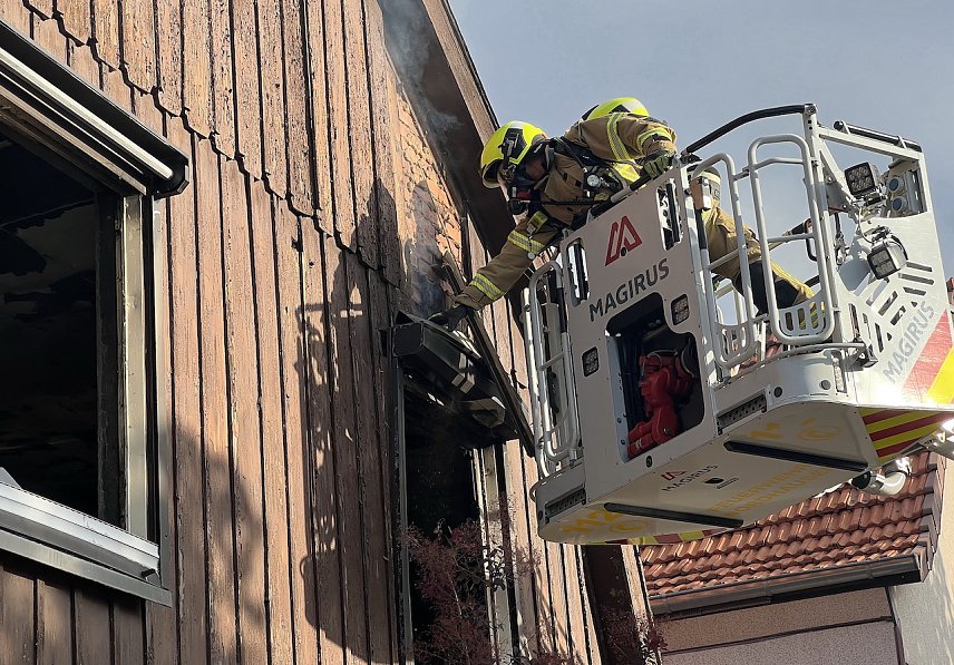 Bild: Feuerwehreinsatz heute Morgen in Salza bei einem Wohnhausbrand