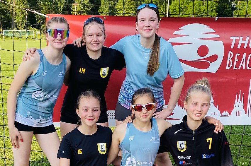 Bild: Dien Th&uuml;ringer Meisterinnen im Beachvolleyball (U15) des Jahres 2025 fahren zu den Deutschen Meisterschaften