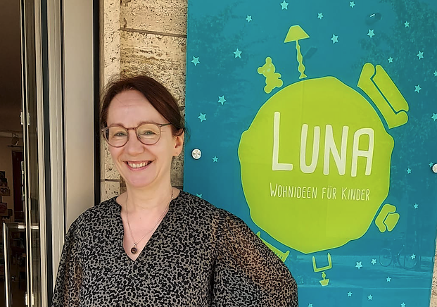 Bild: Sabine Becker feiert in der Kranichstra&szlig;e 10 Jahre "Luna"