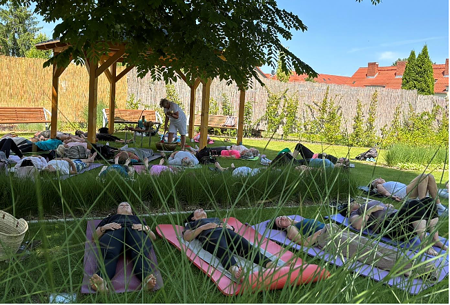 Bild: Yoga im Botanischen Garten bad Langensalza 