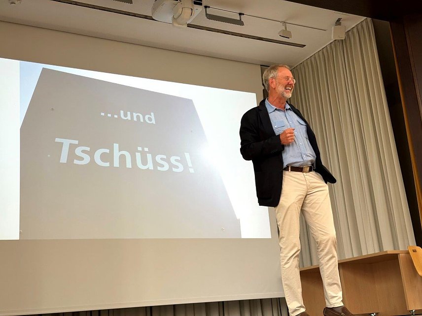 Bild: Mit einer feierlichen Veranstaltung im Audimax verabschiedete sich die Hochschule Nordhausen von Prof. Dr.-Ing. Folker Fl&uuml;ggen, der &uuml;ber ein Jahrzehnt den Fachbereich Ingenieurwissenschaften mitpr&auml;gte.